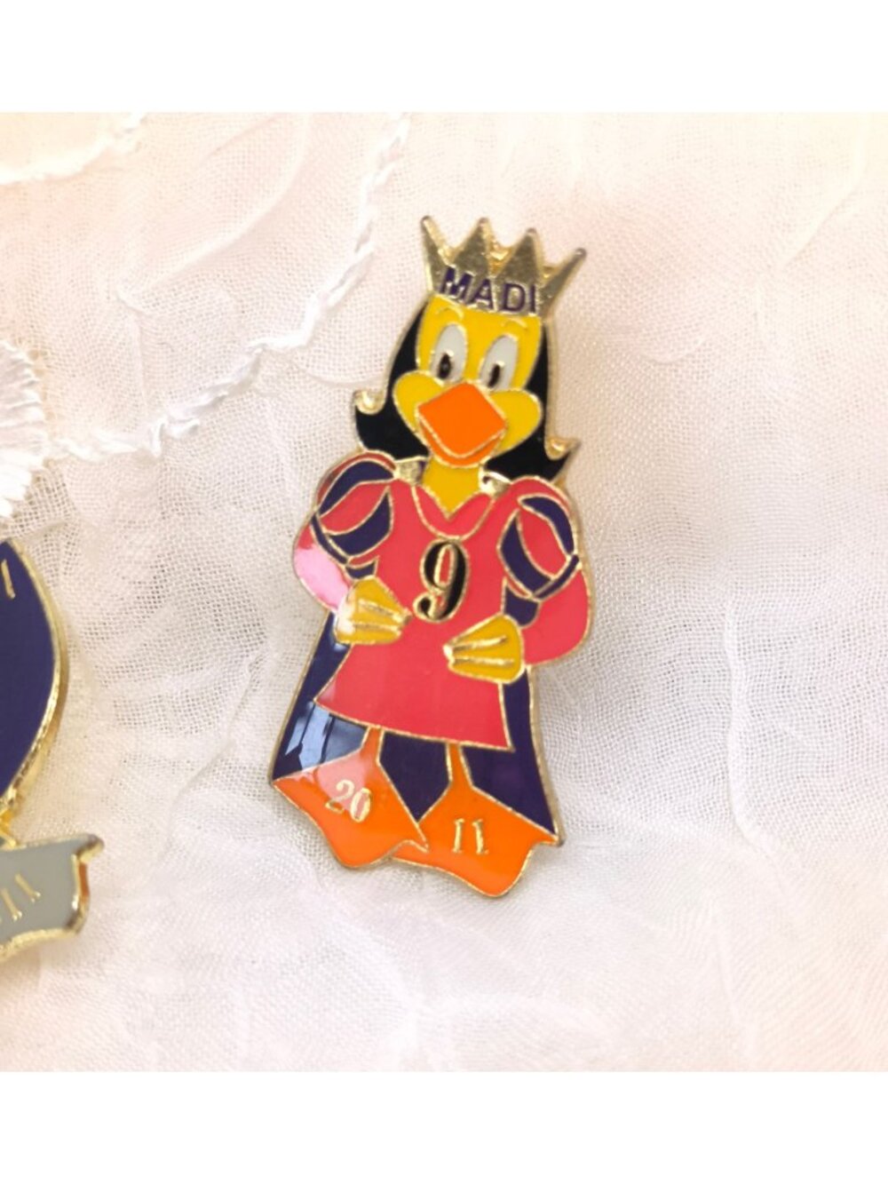 5 Madi 2011  ~ Massachusetts Destination Imagination Enamel Pins - Royal Designs - Picture 3 of 10